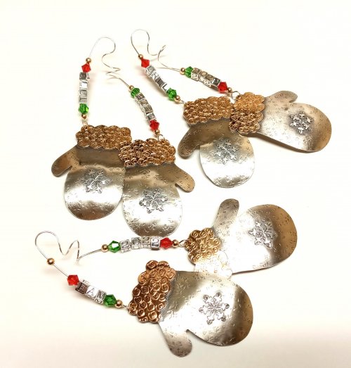 Judy Larson's Handmade Ornament Hooks - , Holiday Designs, Loops, Wire Loop, Wrapped Wire Loop, Beads, measure and cut the wire